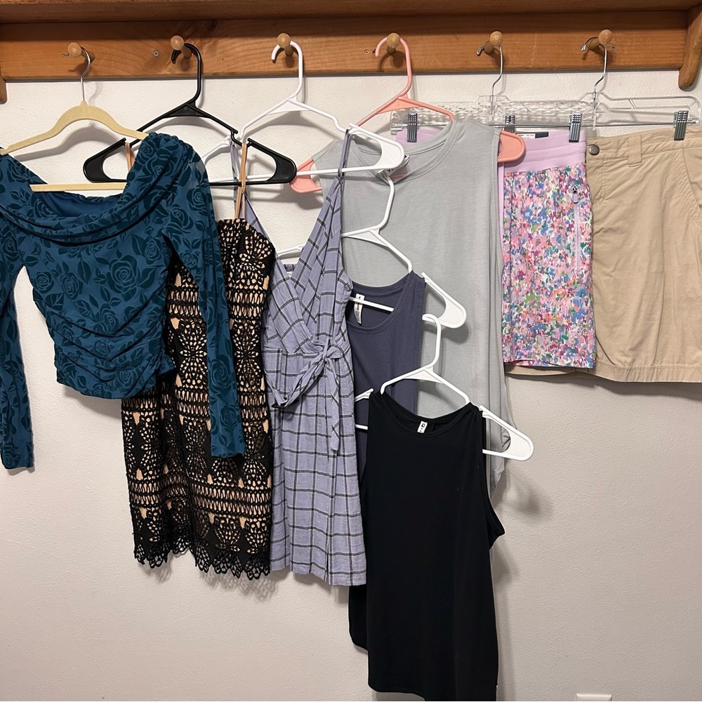 Size XS Bundle of 8 Women’s Items